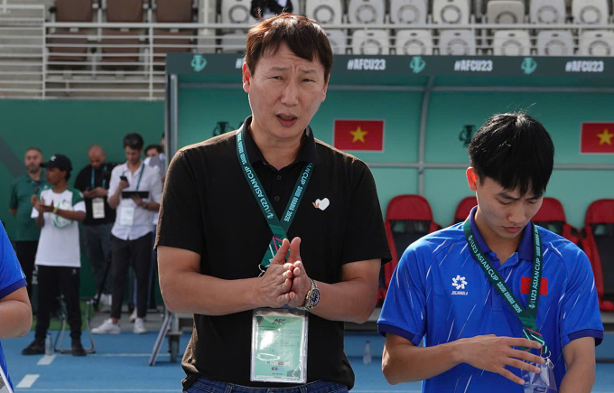 HLV Kim Sang-sik trong trận ra quân Việt Nam thắng Jordan 2-0 ở bảng A VCK U23 châu Á 2026 tại sân King Abdullah Sports City hall, Jeddah, Arab Saudi hôm 6/1. Ảnh: Ted Trần