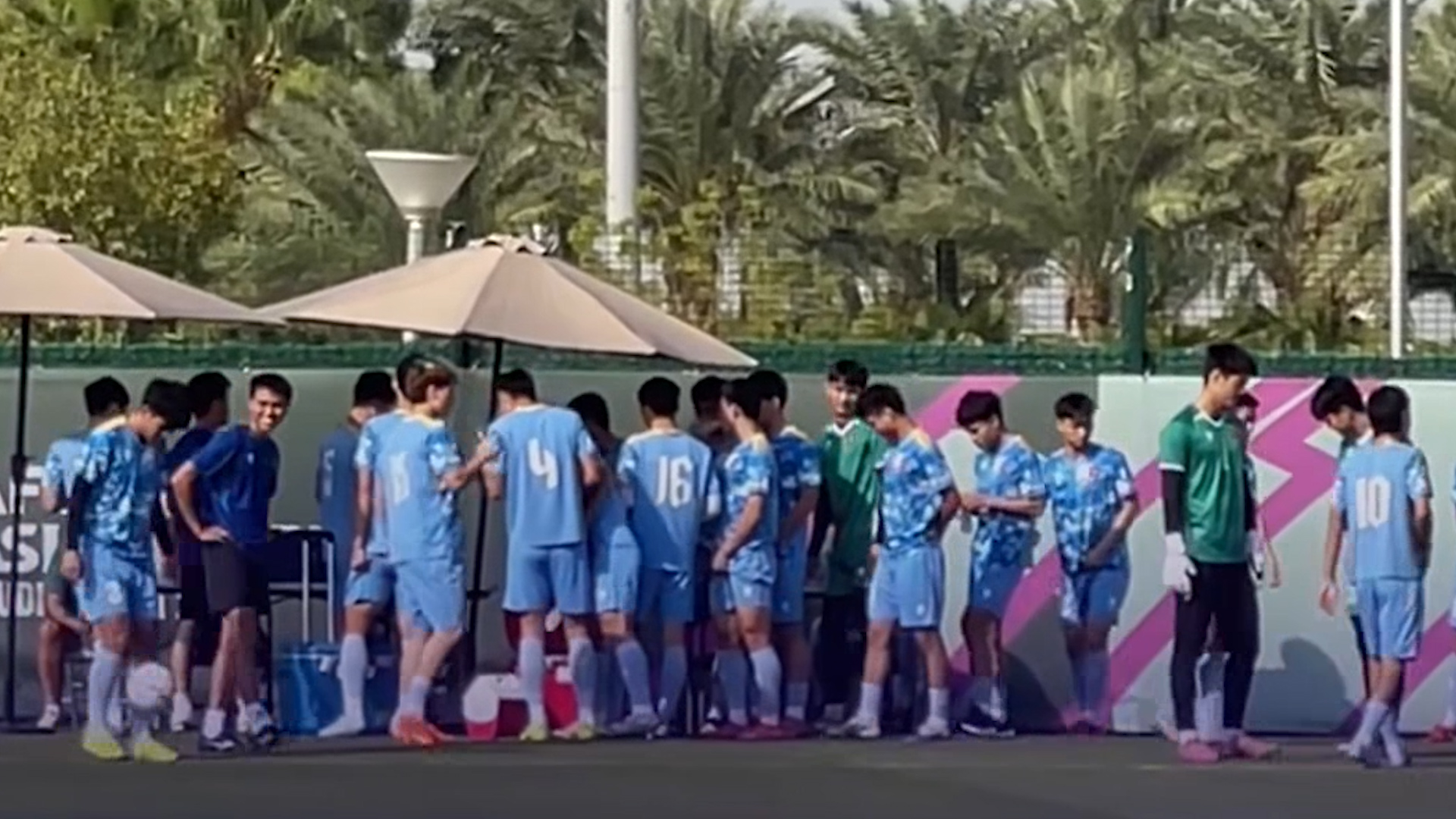 Không nghỉ ngơi, U.23 Việt Nam tập ngay cho bán kết: HLV Kim 'nhớ phở nhưng đợi xong 2 trận cuối’ - Ảnh 1.