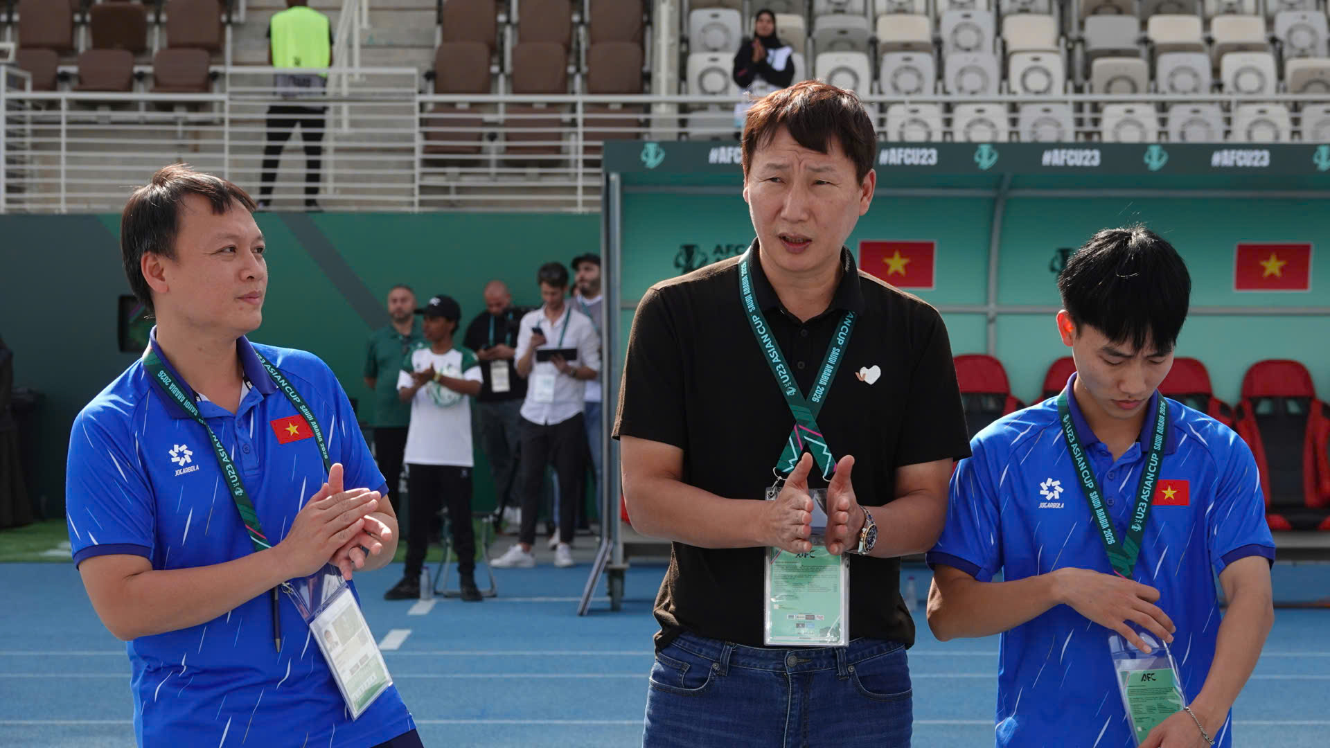 Báo Kyrgyzstan đặt câu hỏi về trọng tài sau trận thua U.23 Ả Rập Xê Út, khen HLV Kim giỏi - Ảnh 2. Báo Kyrgyzstan đặt câu hỏi về trọng tài sau trận thua U.23 Ả Rập Xê Út, khen HLV Kim giỏi - Ảnh 2.