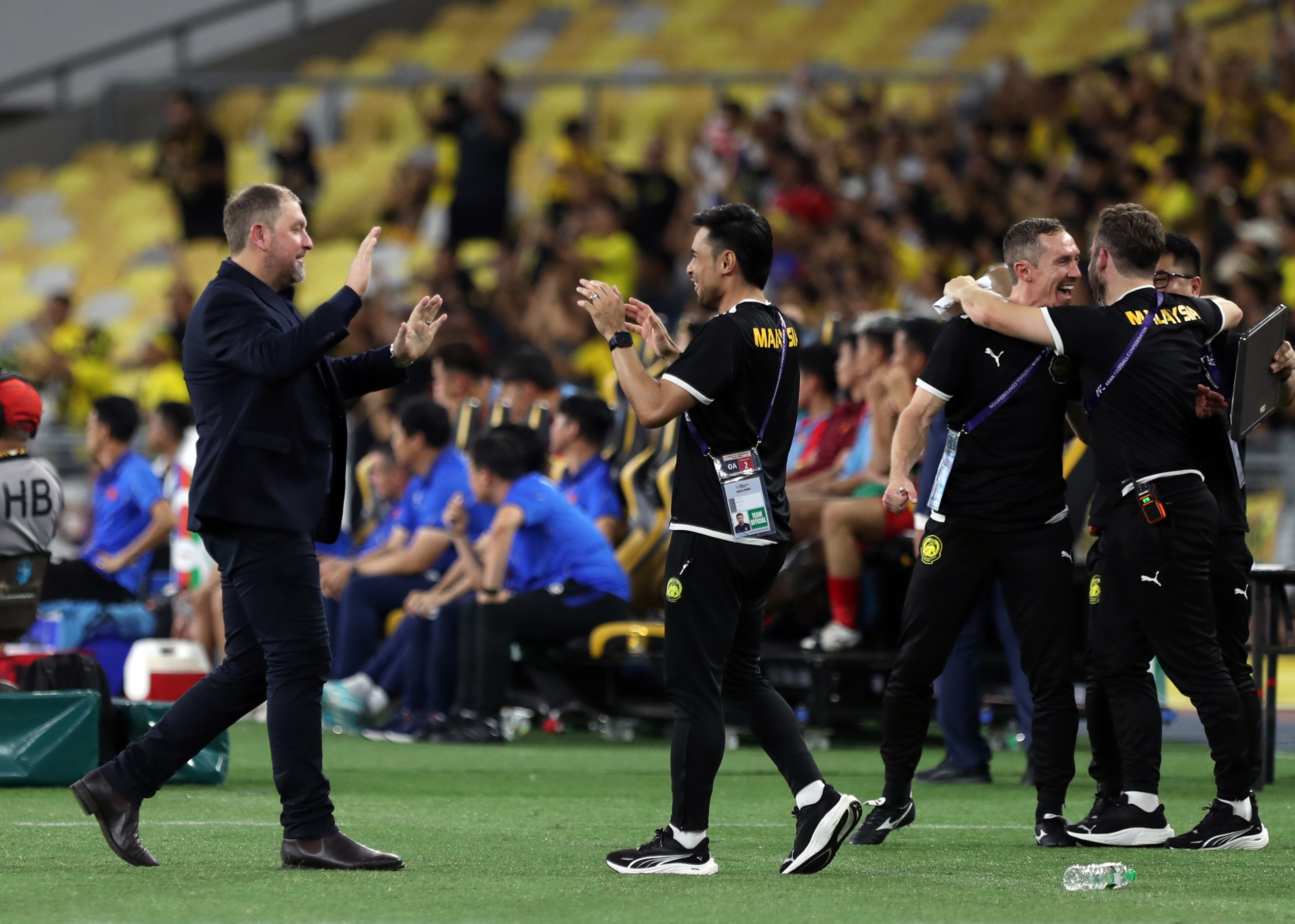 HLV Malaysia hứng bão chỉ trích vì ‘dám’ tuyên bố sẽ không bị AFC xử thua đội tuyển Việt Nam, - Ảnh 1. HLV Malaysia hứng bão chỉ trích vì ‘dám’ tuyên bố sẽ không bị AFC xử thua đội tuyển Việt Nam, - Ảnh 1.