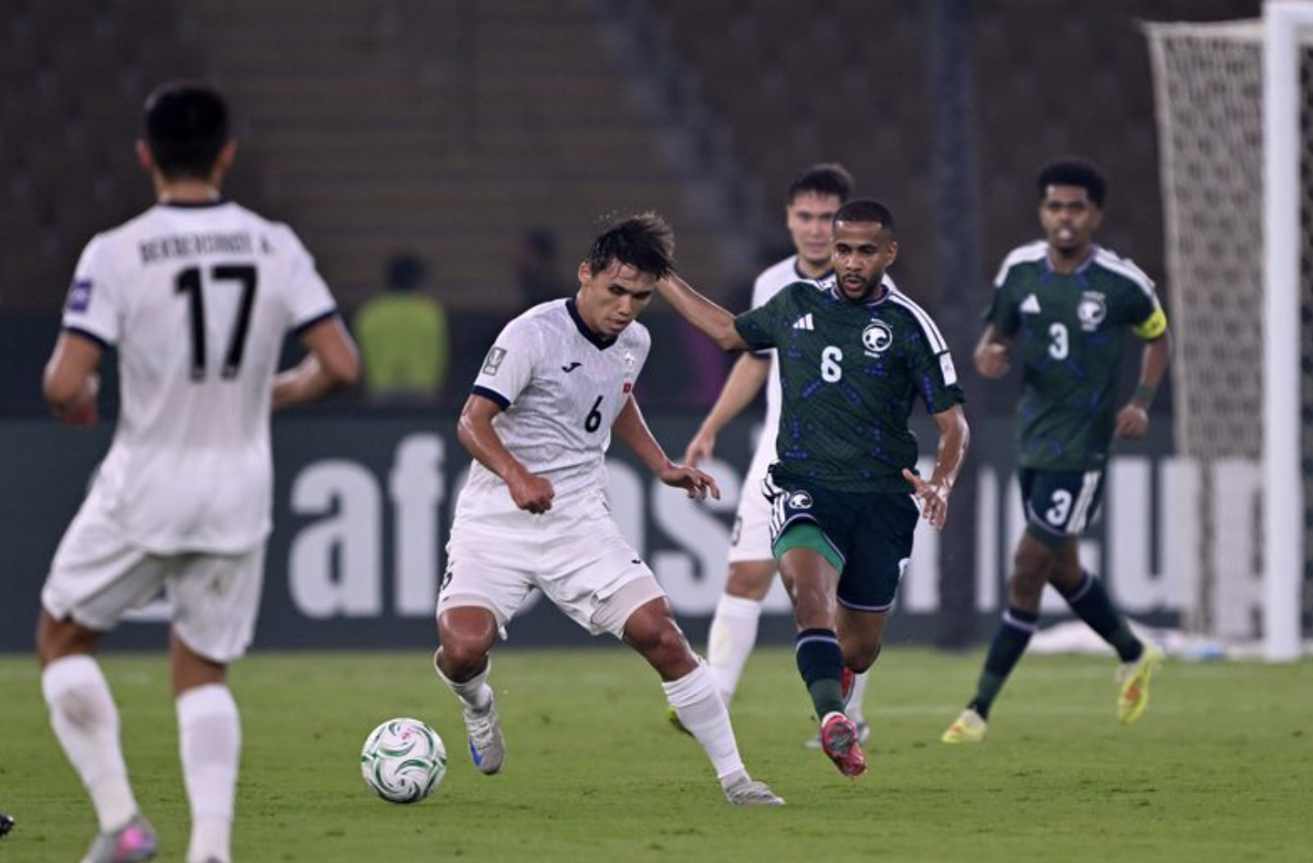 U.23 Kyrgyzstan thua trận, thiệt người: HLV nói gì về U.23 Việt Nam? - Ảnh 1. U.23 Kyrgyzstan thua trận, thiệt người: HLV nói gì về U.23 Việt Nam? - Ảnh 1.