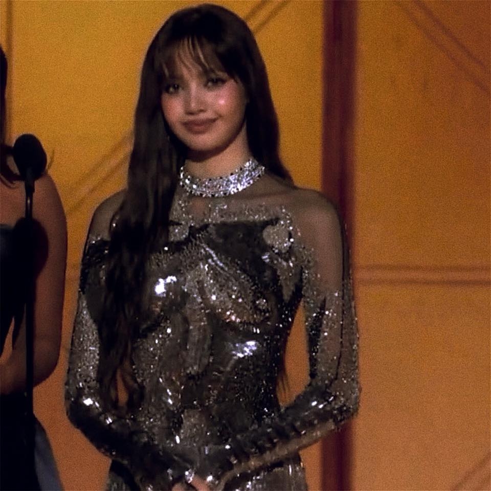 HOT nhất Quả Cầu Vàng 2026: Lisa (BLACKPINK) xuất hiện cạnh 1 nhân vật quyền lực, cả MXH nức nở vì màn tương tác bất ngờ- Ảnh 3.