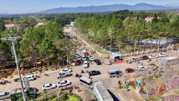 Khu vực trung tâm Măng Đen sáng 1/1. Ảnh: Bùi Viết Hà