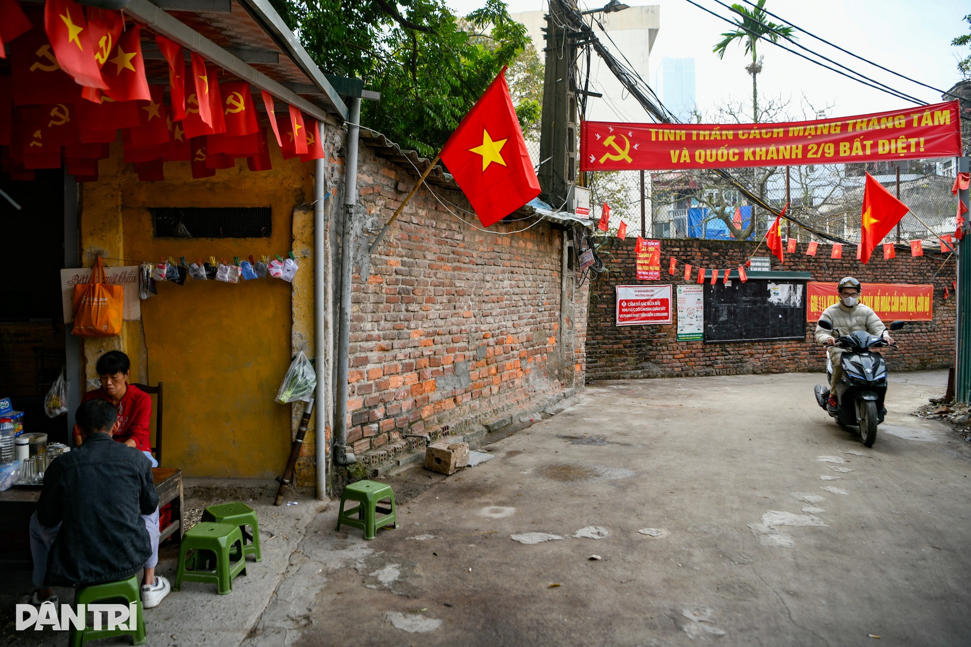 Hà Nội: Nơi có camera thì sạch rác, chỗ không bị nhìn thấy thì ngập ngụa - 1