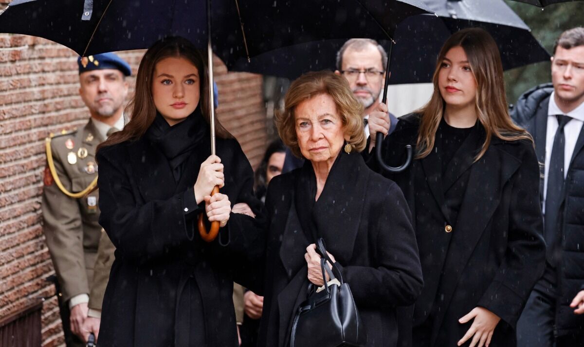 Hai nàng công chúa Tây Ban Nha gây xúc động khi làm 