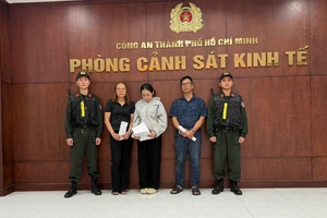 Giám đốc Công ty TNHH Profit cùng 2 phụ nữ buôn lậu thực phẩm chức năng hơn 40 tỉ