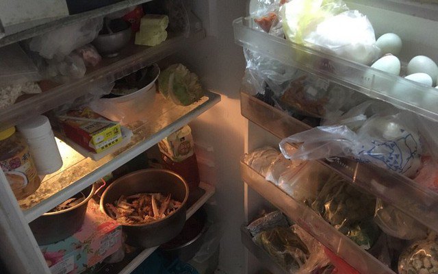 Hai vợ chồng cùng mắc ung thư gan: Cảnh giác 4 loại thực phẩm để lâu trong tủ lạnh 1 Tủ lạnh không phải nơi để chứa quá nhiều đồ ăn thừa hoặc chưa ăn đến. Ảnh minh họa