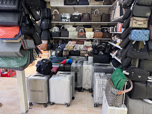 Hàng giả, hàng nhái vẫn trêu ngươi - Ảnh 1.