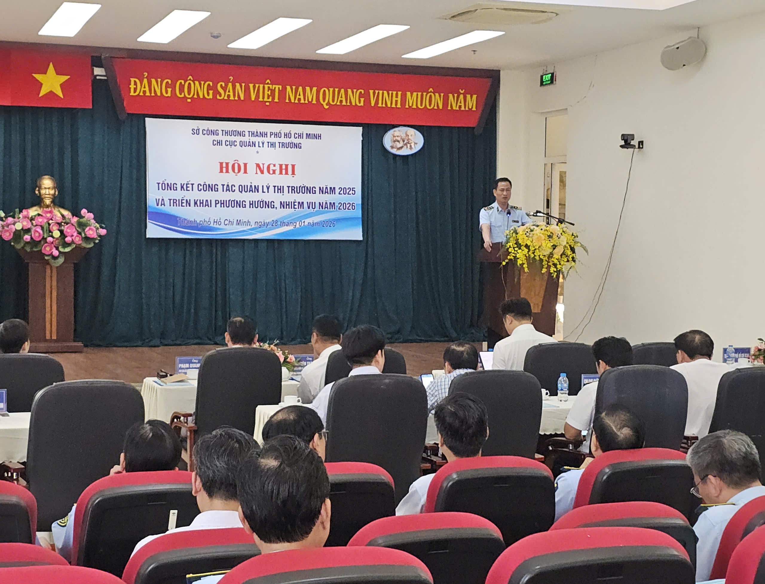 Hàng lậu, hàng giả nở rộ trên sàn thương mại điện tử, TP.HCM quyết liệt kiểm soát dịp Tết - Ảnh 1.