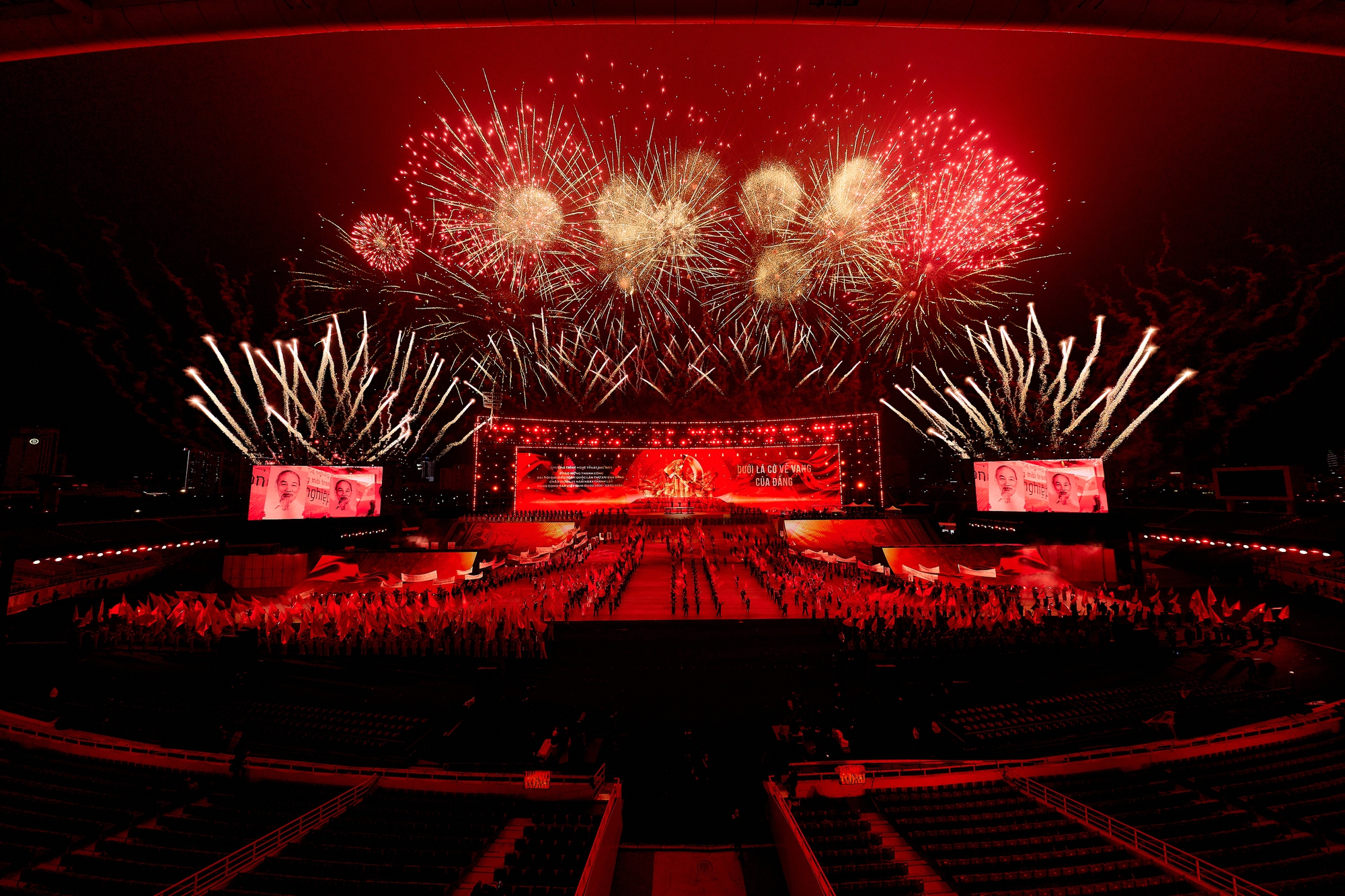 Sun Group nói về màn pháo hoa “khủng” nhất từ trước tới nay: Hàng loạt chủng loại pháo lần đầu tiên xuất hiện tại Việt Nam, công nghệ lập trình chính xác đến 0,0001 giây- Ảnh 1. Sun Group nói về màn pháo hoa “khủng” nhất từ trước tới nay: Hàng loạt chủng loại pháo lần đầu tiên xuất hiện tại Việt Nam, công nghệ lập trình chính xác đến 0,0001 giây- Ảnh 1.