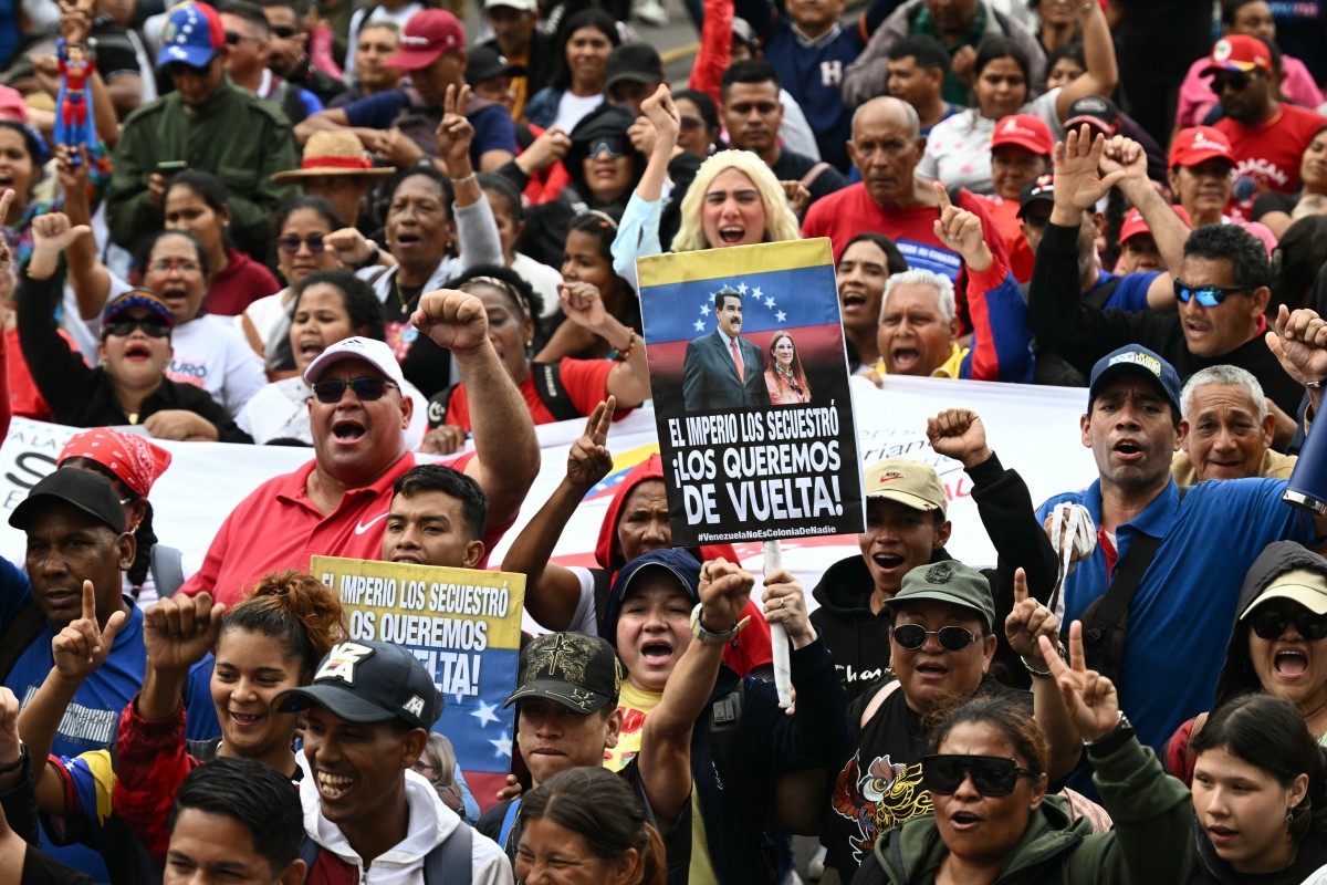 Hàng ngàn người xuống đường ở Venezuela yêu cầu Mỹ thả ông Maduro 1 Hàng ngàn người xuống đường ở Venezuela yêu cầu Mỹ thả ông Maduro - Ảnh 1.