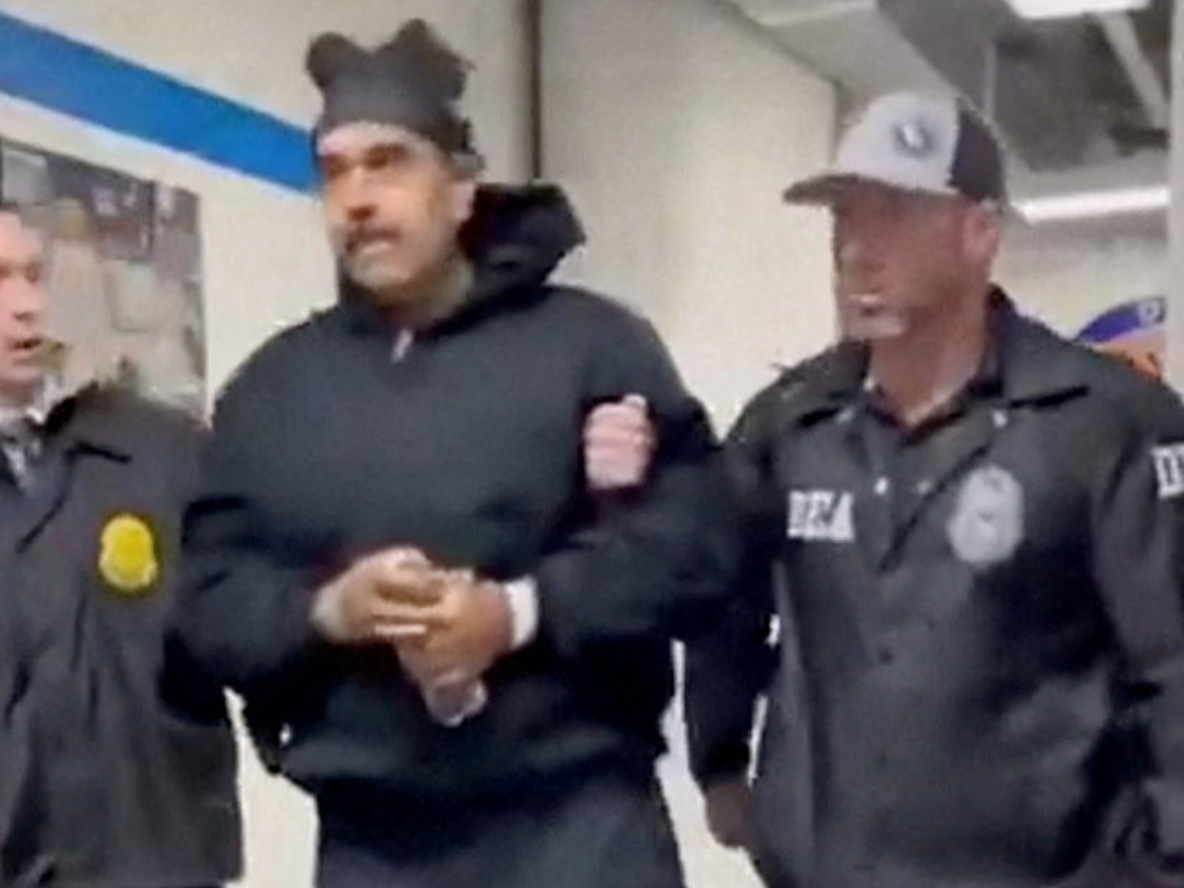 Hé lộ chi tiết vụ Mỹ bắt giữ Tổng thống Venezuela - Ảnh 1.