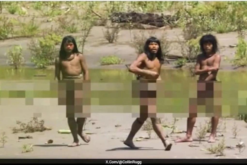 Hình ảnh ít ỏi về bộ tộc không mặc quần áo, chưa từng tiếp xúc với thế giới - 2
