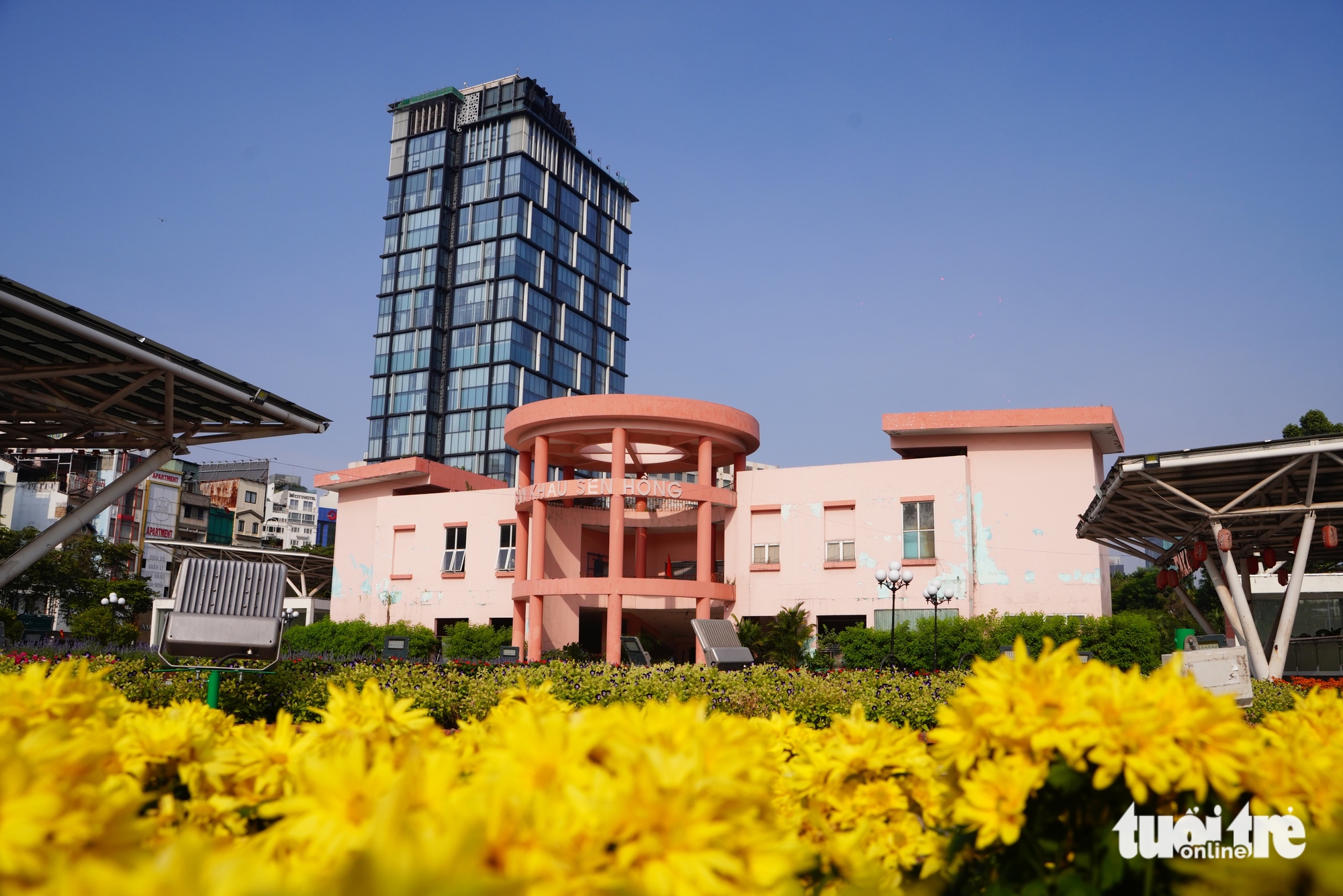 sân khấu - Ảnh 1.