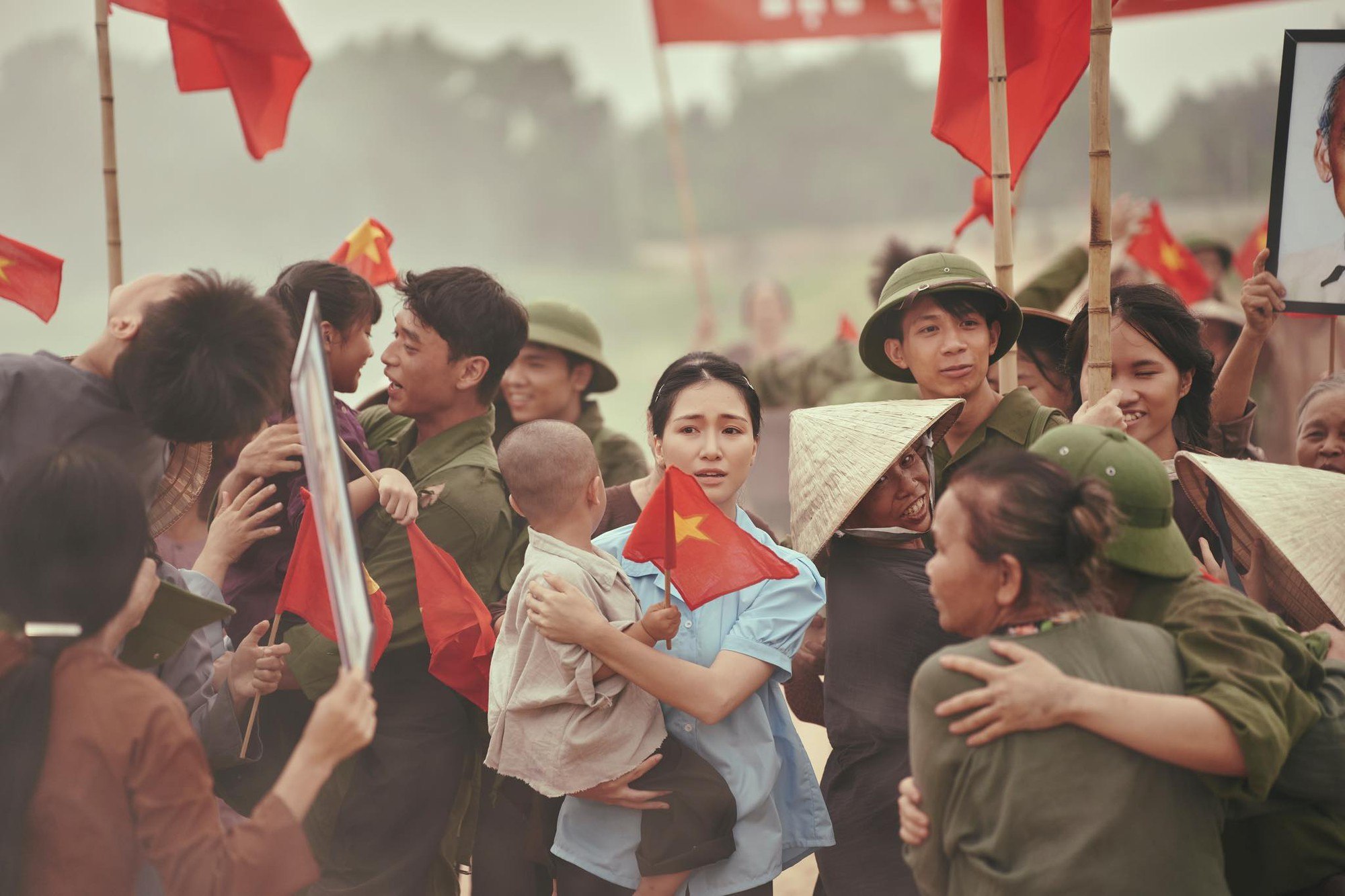 Ca khúc vừa được trao giải Văn học nghệ thuật 2025: Đầu tư MV trên 2 tỷ, hit về chiến tranh vươn tầm quốc tế- Ảnh 3.