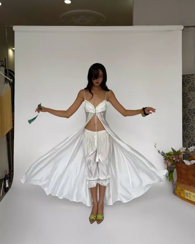 Hồ Ngọc Hà diện đồ bình dân du lịch biển 6 Hồ Ngọc Hà diện đồ bình dân du lịch biển - 5