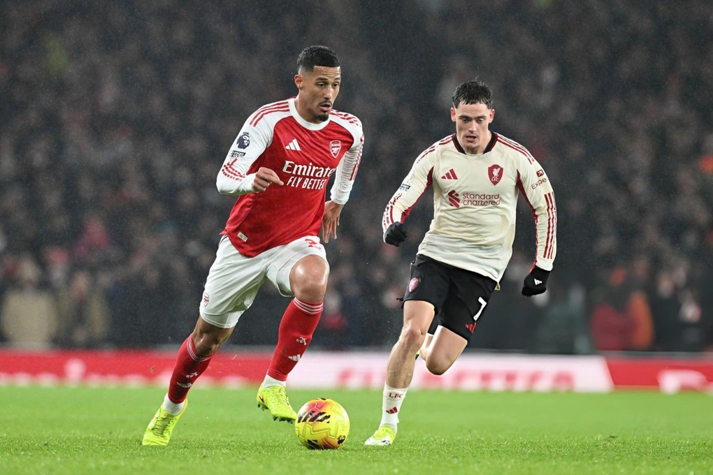 Hòa Liverpool, Arsenal chưa thể bỏ xa Man City - 1