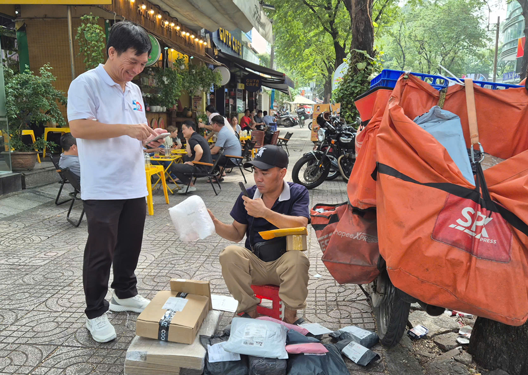 Hoàn thiện khung pháp lý bảo vệ lao động tự do - Ảnh 1.