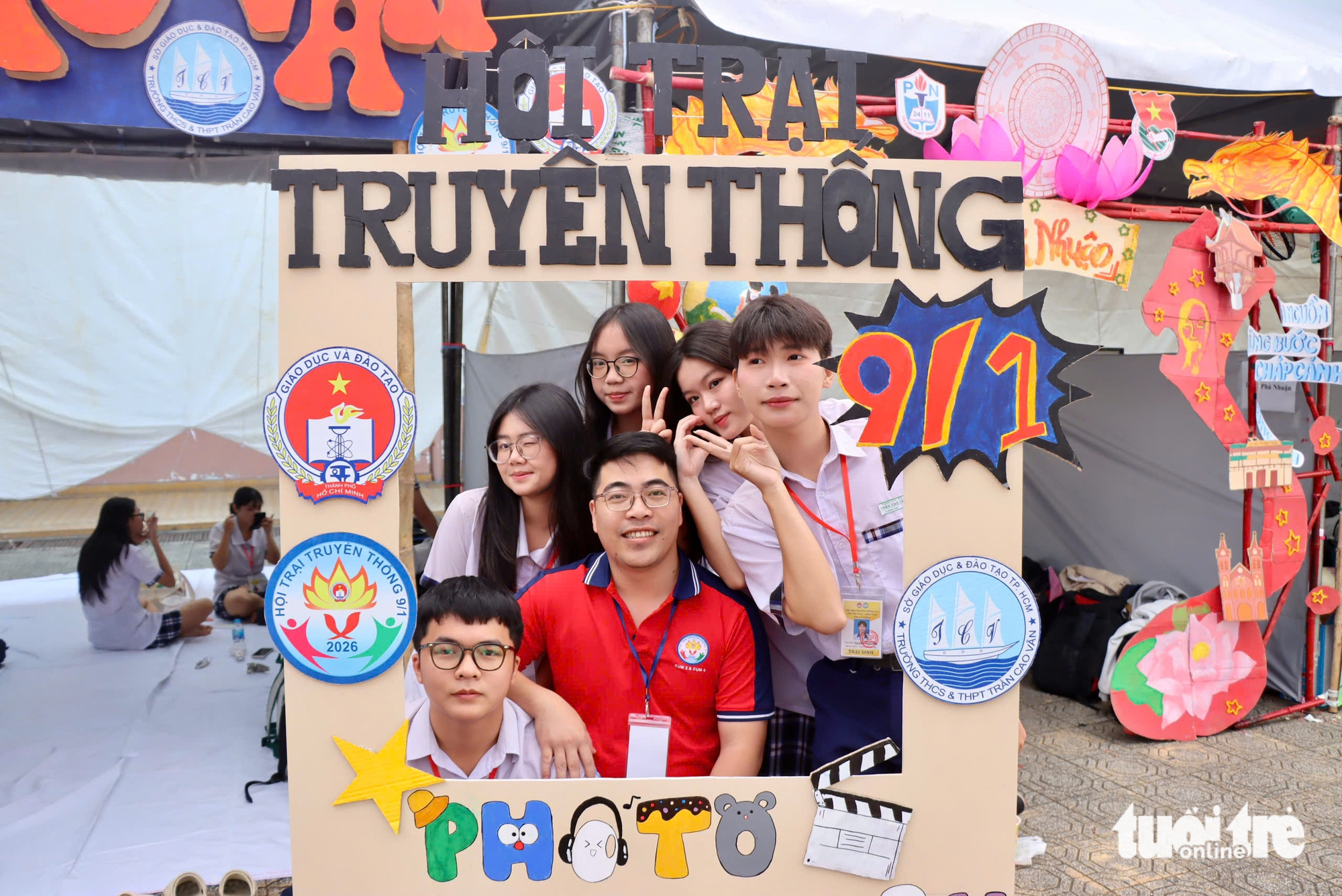 Dựng trại, chơi hết mình và ôn truyền thống hội trại 9-1 - Ảnh 1. Học sinh TP.HCM hết mình trong hội trại truyền thống 9-1 - Ảnh 1.