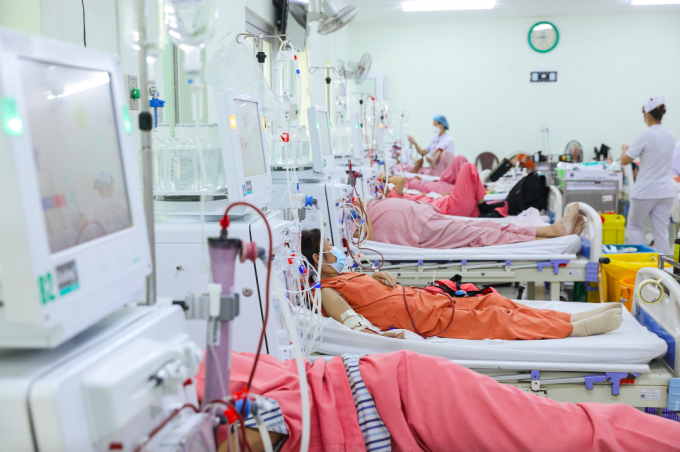 Bệnh nhân chạy thận nhân tạo tại Bệnh viện Thống Nhất, TP HCM. Ảnh:Phùng Tiên