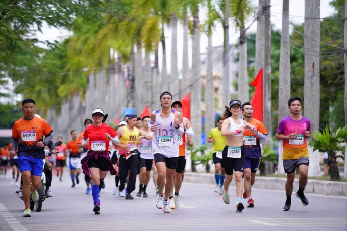 VĐV tham gia giải chạy VnExpress Marathon Hải Phòng. Ảnh: VnExpress Marathon