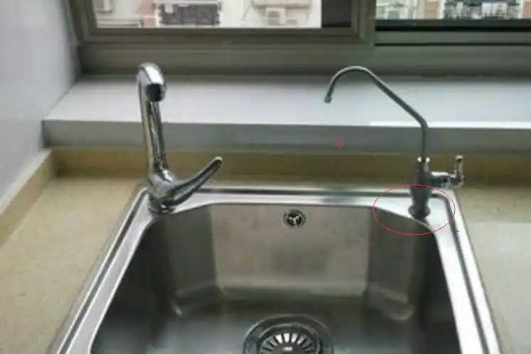 Hơn 90% người dùng không biết hết công dụng thực sự của chiếc lỗ nhỏ bên cạnh bồn rửa bát- Ảnh 2.