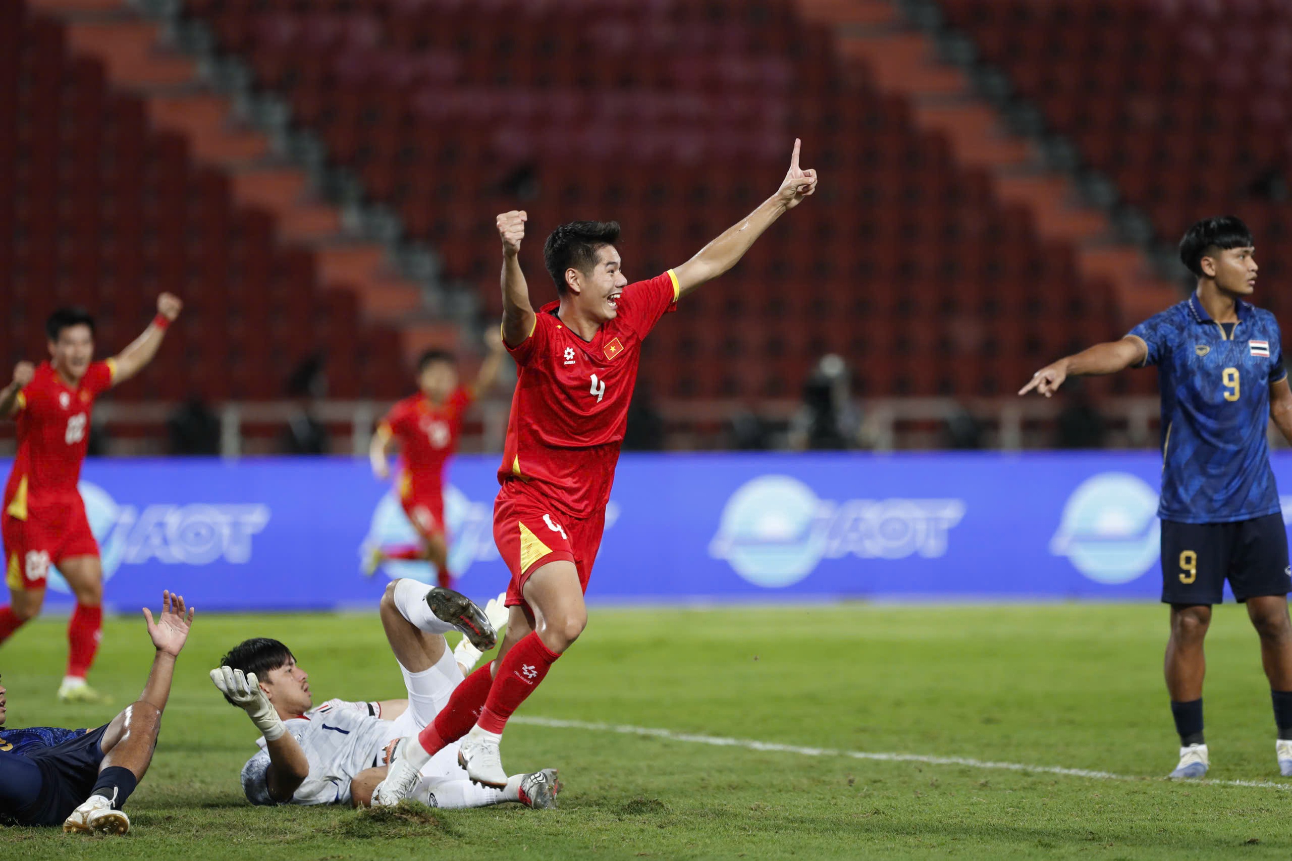 'Hòn đá tảng' Hiểu Minh sẽ kế thừa Đình Trọng làm 'lá chắn thép' trước U.23 Jordan- Ảnh 1. 'Hòn đá tảng' Hiểu Minh sẽ kế thừa Đình Trọng làm 'lá chắn thép' trước U.23 Jordan- Ảnh 1.