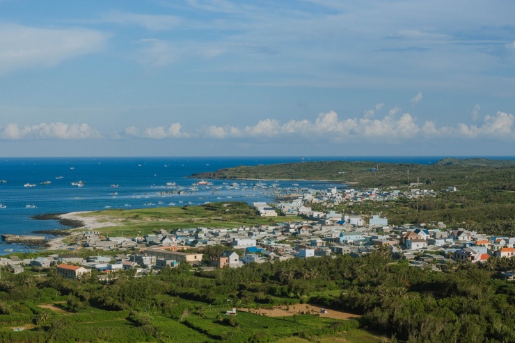 Vẻ đẹp điện ảnh của Phú Quý thu hút khách du lịch. Ảnh: Thu Quỳnh