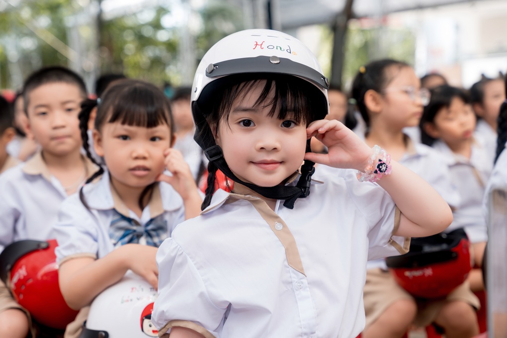 Honda Việt Nam tổng kết chương trình trao tặng mũ bảo hiểm cho học sinh lớp 1 - 1