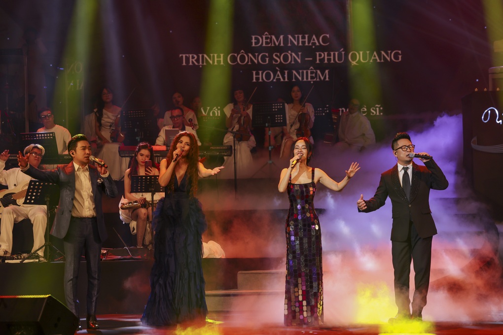 Hồng Nhung - Ngọc Anh tái ngộ xúc động ở đêm nhạc Trịnh Công Sơn, Phú Quang - 1