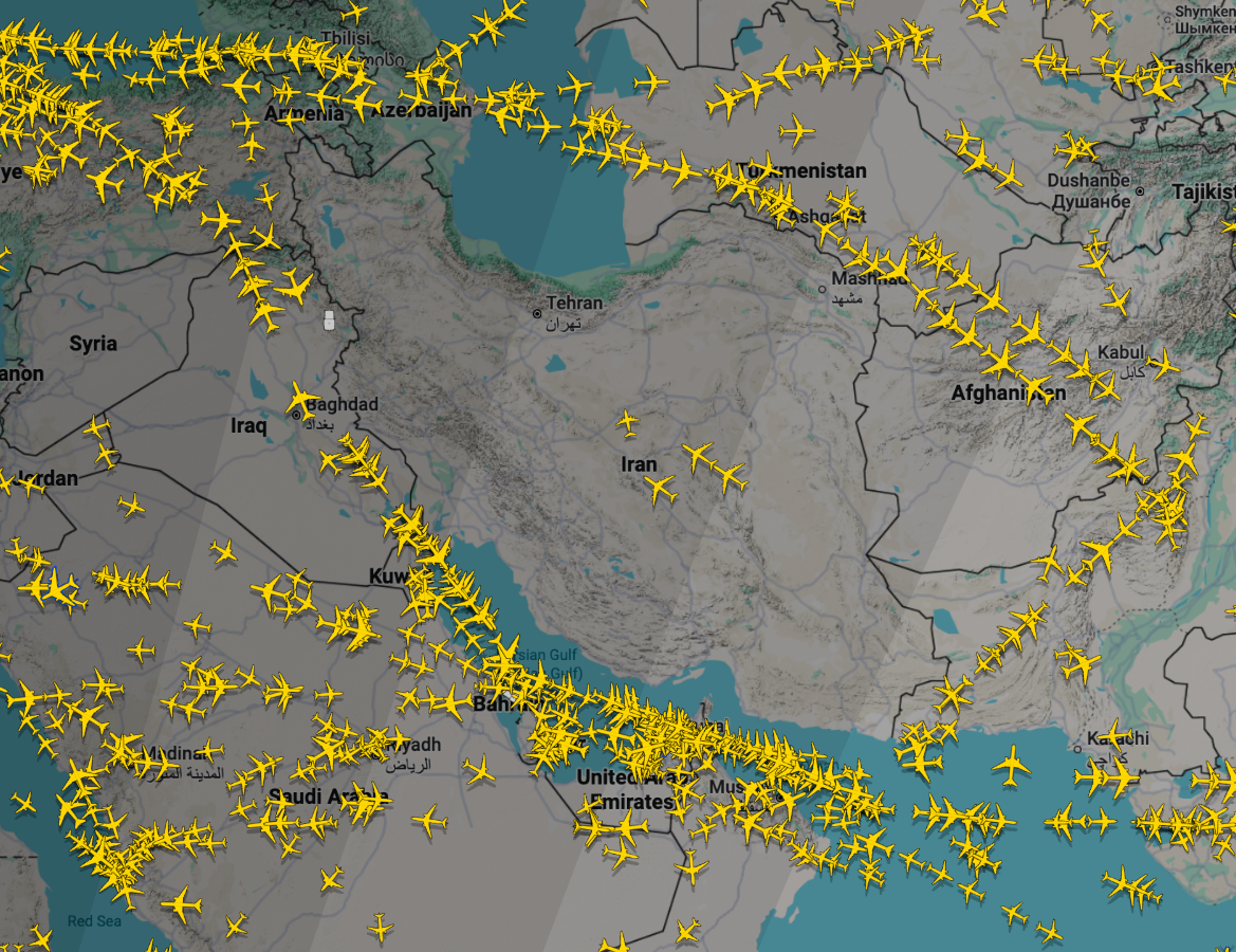 Iran đóng cửa không phận, Mỹ điều thêm tàu sân bay đến Trung Đông - Ảnh 1.