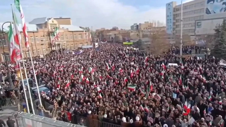 Iran tuyên bố có bằng chứng Mỹ và Israel can thiệp, hàng chục ngàn người xuống đường ủng hộ Tehran - Ảnh 1.
