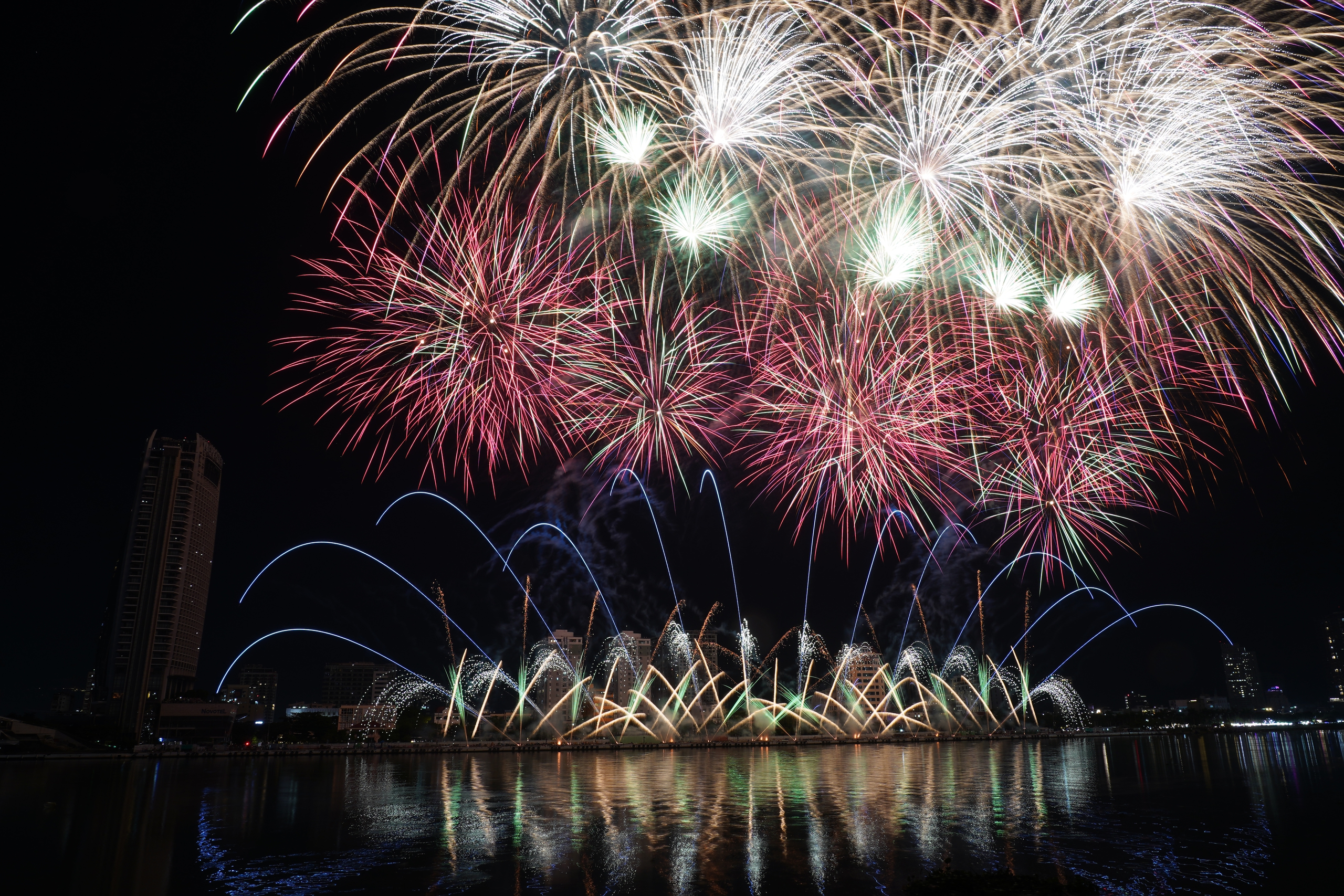 Chung kết DIFF 2025: Trung Quốc vô địch, pháo hoa Việt Nam chinh phục khán giả - Ảnh 1.