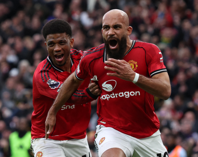 Bryan Mbeumo (phải) mừng bàn mở tỷ số trong trận Man Utd thắng Man City 2-0 ở vòng 22 Ngoại hạng Anh trên sân Old Trafford, Manchester, Anh ngày 17/1/2026. Ảnh: AFP