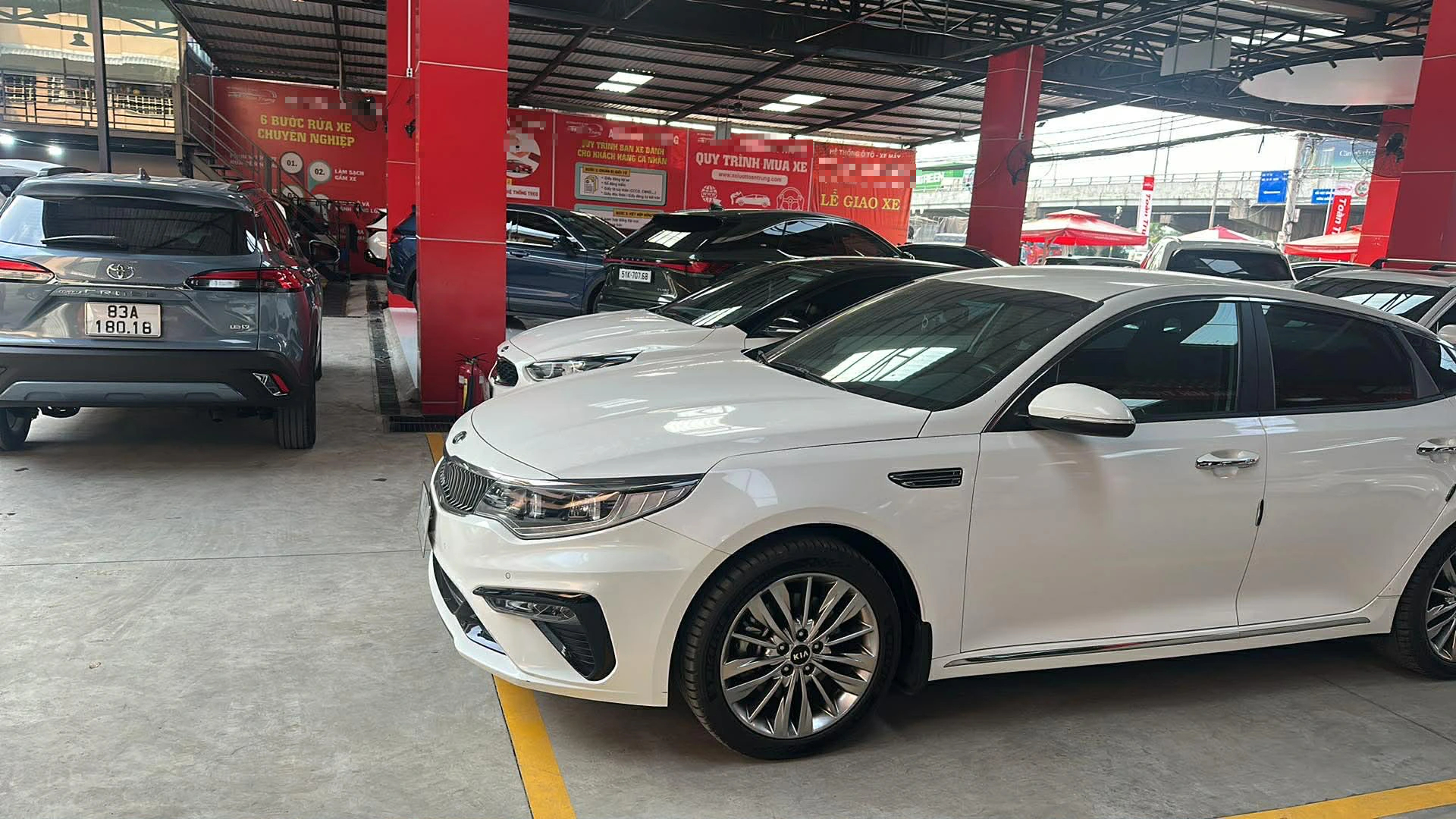 Khách hàng sẵn sàng mua giá cao, miễn sao uy tín 1 Mua ô tô cũ: Khách hàng sẵn sàng mua giá cao, miễn sao uy tín - Ảnh 1.