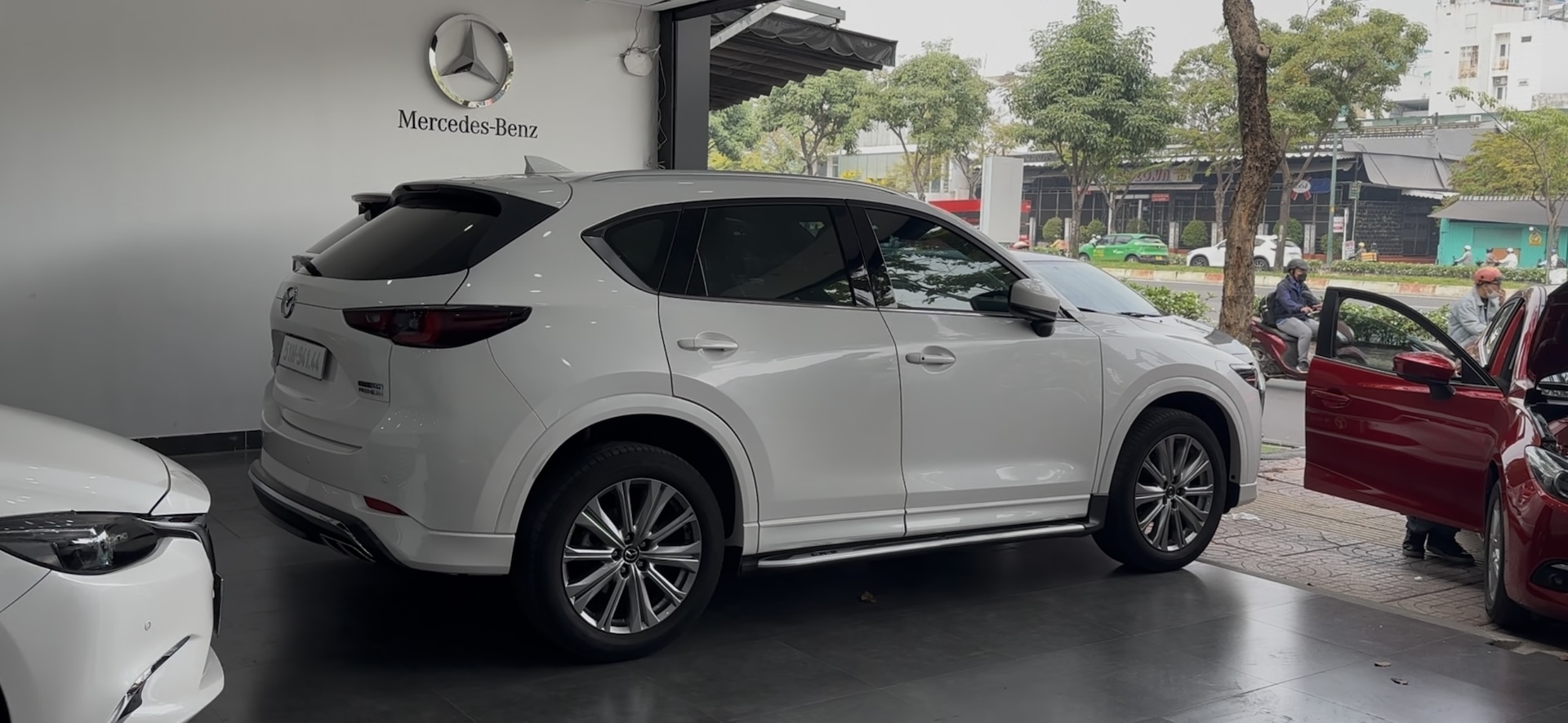 Mua ô tô cũ: Khách hàng sẵn sàng mua giá cao, miễn sao uy tín - Ảnh 3. Mua ô tô cũ: Khách hàng sẵn sàng mua giá cao, miễn sao uy tín - Ảnh 3.