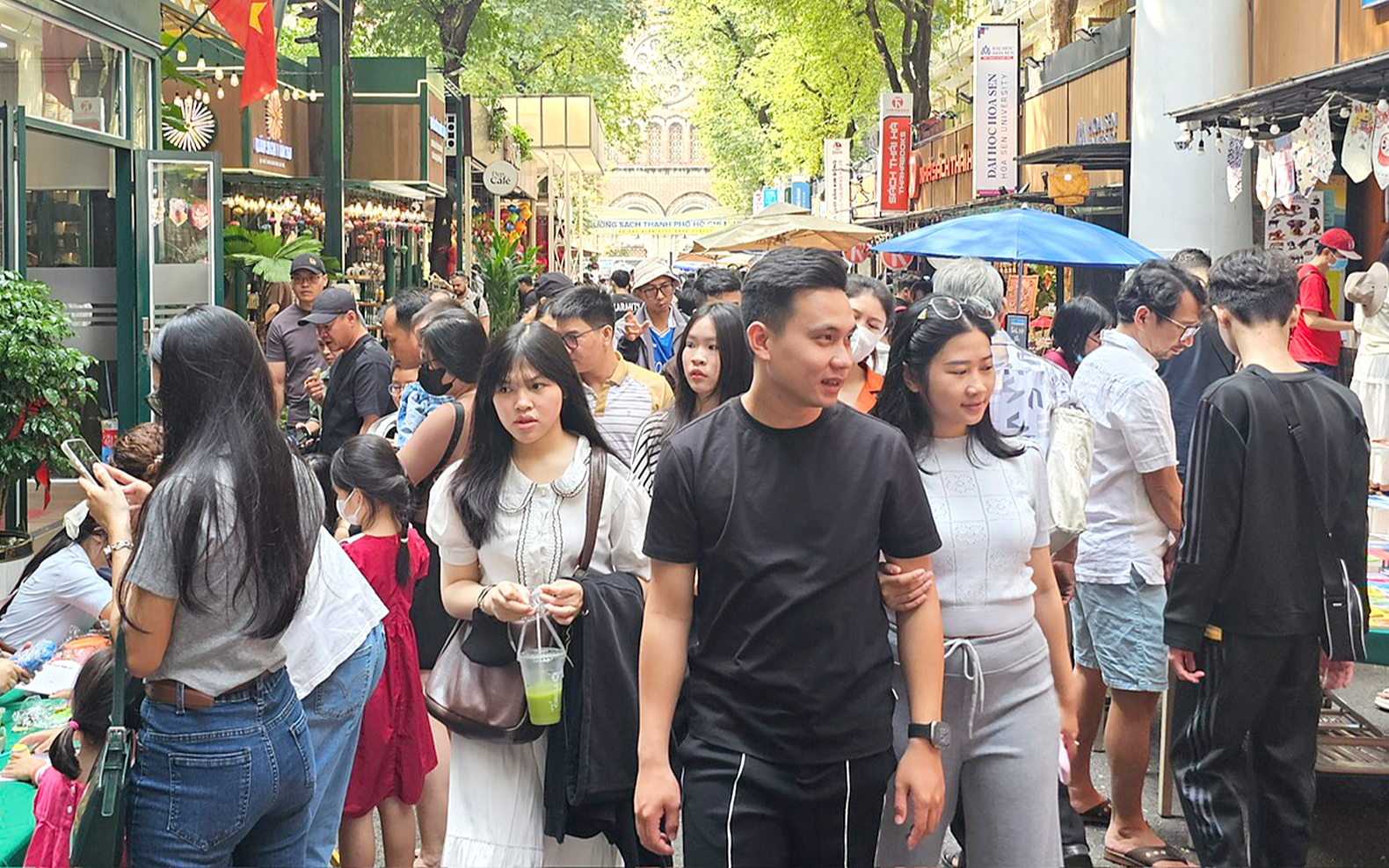 mua sắm - Ảnh 1.