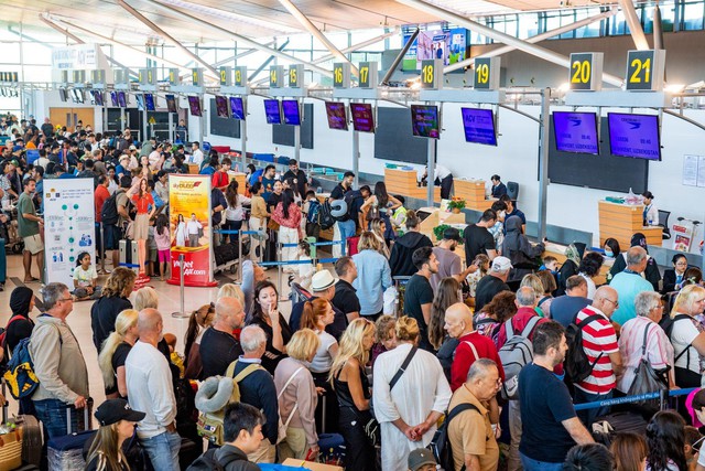 Khách quốc tế đổ bộ, tới Phú Quốc tưởng mình đi nước ngoài- Ảnh 1. Khách quốc tế đổ bộ, tới Phú Quốc tưởng mình đi nước ngoài- Ảnh 1.