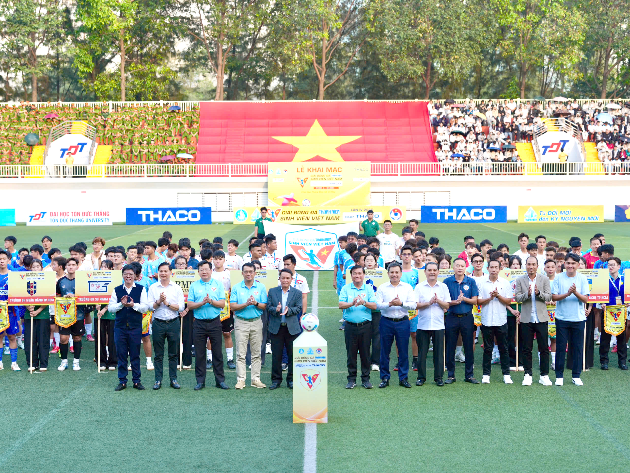 Khai mạc giải bóng đá Thanh Niên sinh viên VN lần IV - 2026 cúp THACO- Ảnh 1. Khai mạc giải bóng đá Thanh Niên sinh viên VN lần IV - 2026 cúp THACO- Ảnh 1.