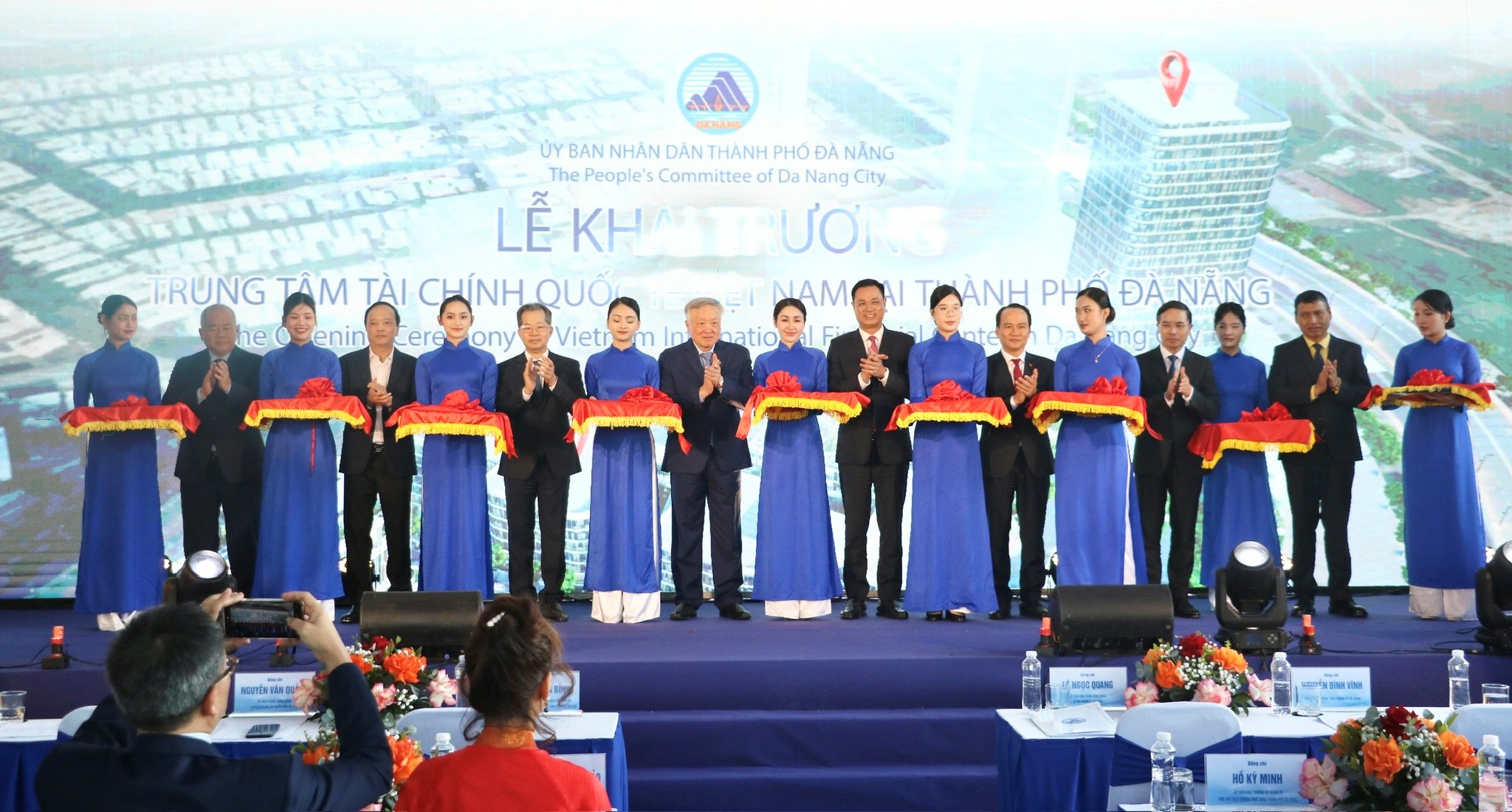 Phó thủ tướng Thường trực: 'Trung tâm tài chính quốc tế là vấn đề rất mới' - Ảnh 3.