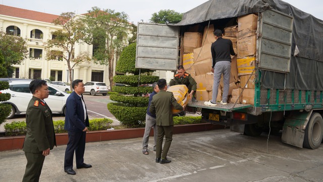 Khám xét khẩn cấp nơi ở của Nguyễn Văn Chung SN 1993 và các kho hàng bí mật tại Hà Nội, Ninh Bình- Ảnh 1.