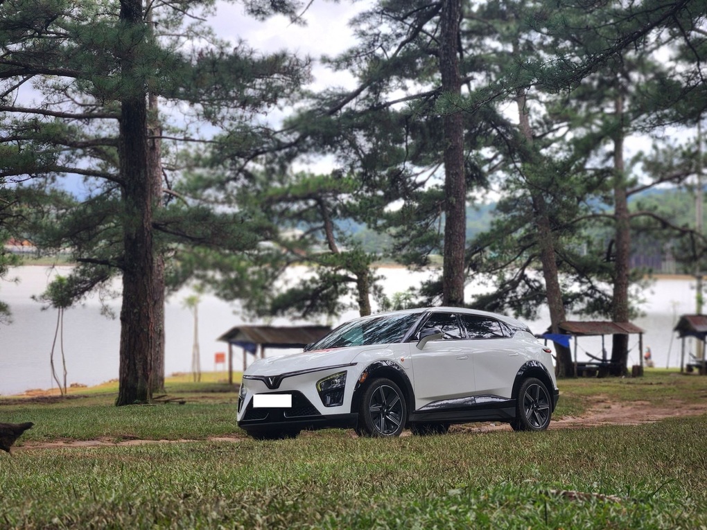 Khi Gen Z chọn VinFast VF 7: Cảm giác lái và dịch vụ hậu mãi là yếu tố tiên quyết - 1