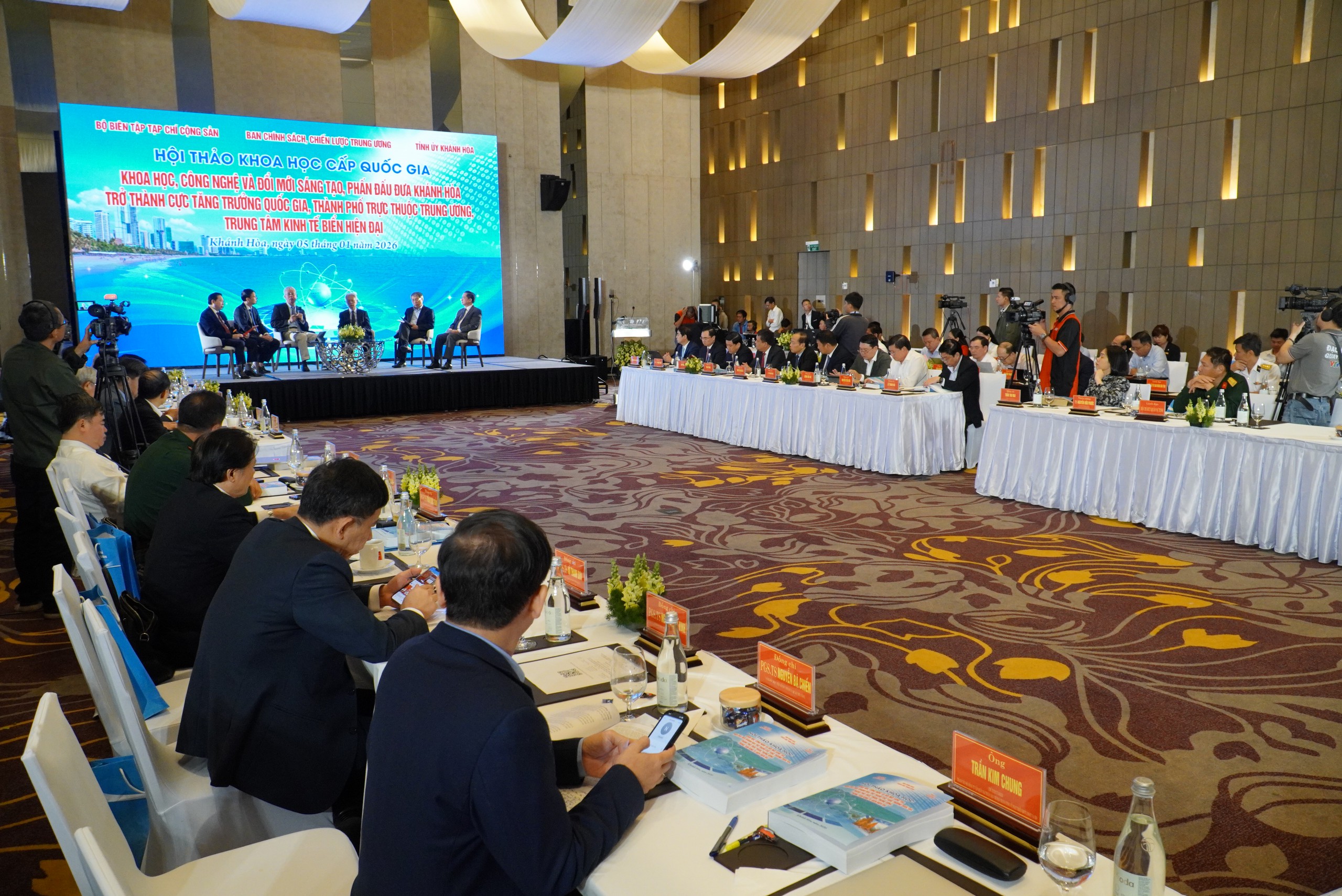 Khoa học - công nghệ được xác định là "chìa khóa then chốt" để Khánh Hòa bứt phá 1 Khoa học – công nghệ được xác định là