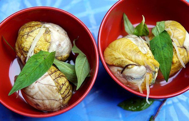 Chất béo nặng, cholesterol cao trong trứng vịt lộn khiến ăn vào buổi tối rất dễ bị khó tiêu, đầy bụng, rối loạn nhịp tiêu hóa... nhiều giờ sau khiến ảnh hưởng đến giấc ngủ. Ảnh internet