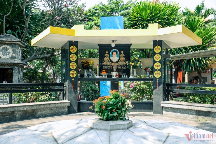 Mộ NSND Phùng Há trong Chùa Nghệ sĩ. Ảnh: Hòa Phạm 