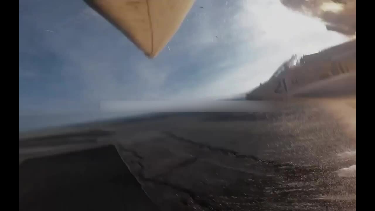 Khoảnh khắc cường kích Ukraine trúng tên lửa Nga, lao xuống đất