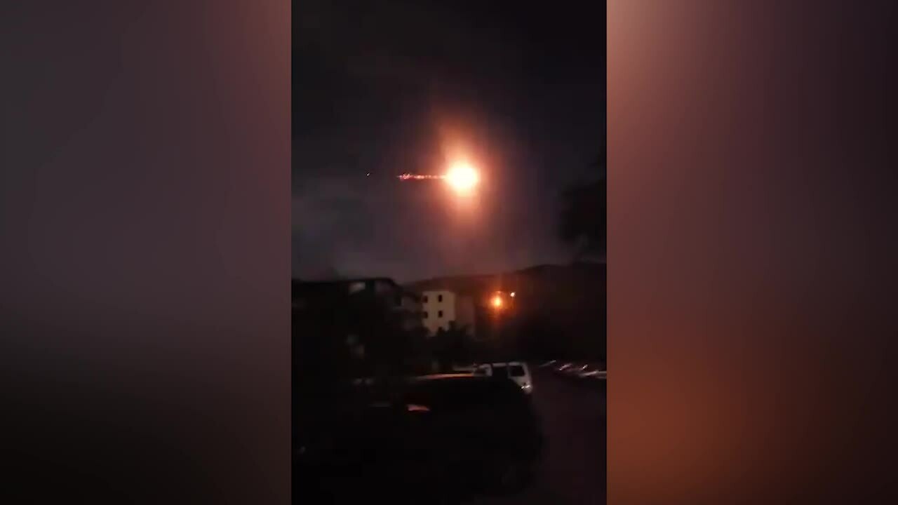 Khoảnh khắc phòng không Venezuela bắn trượt trực thăng Mỹ