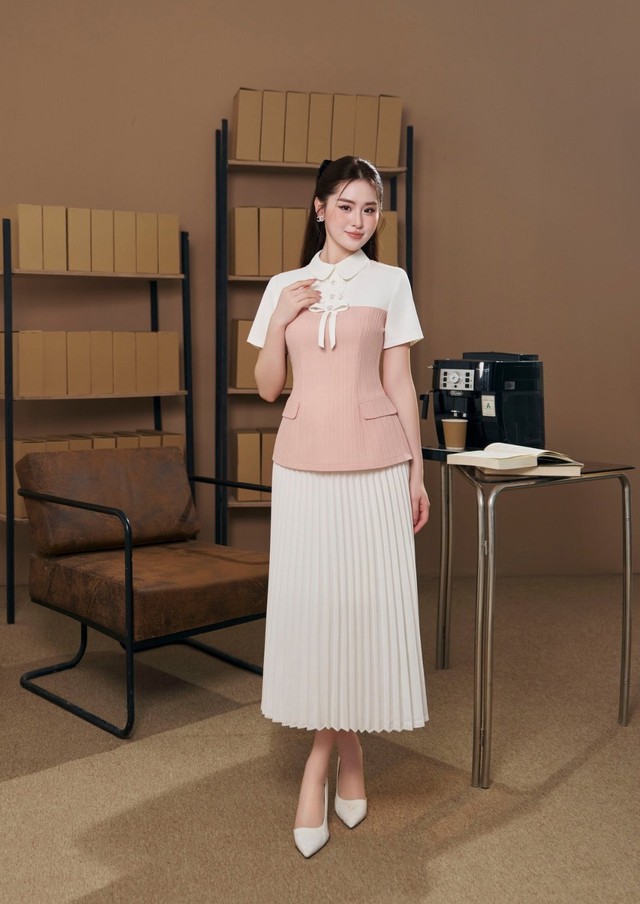 Khoe dáng tinh tế với bộ đôi áo peplum cùng chân váy - Ảnh 1.