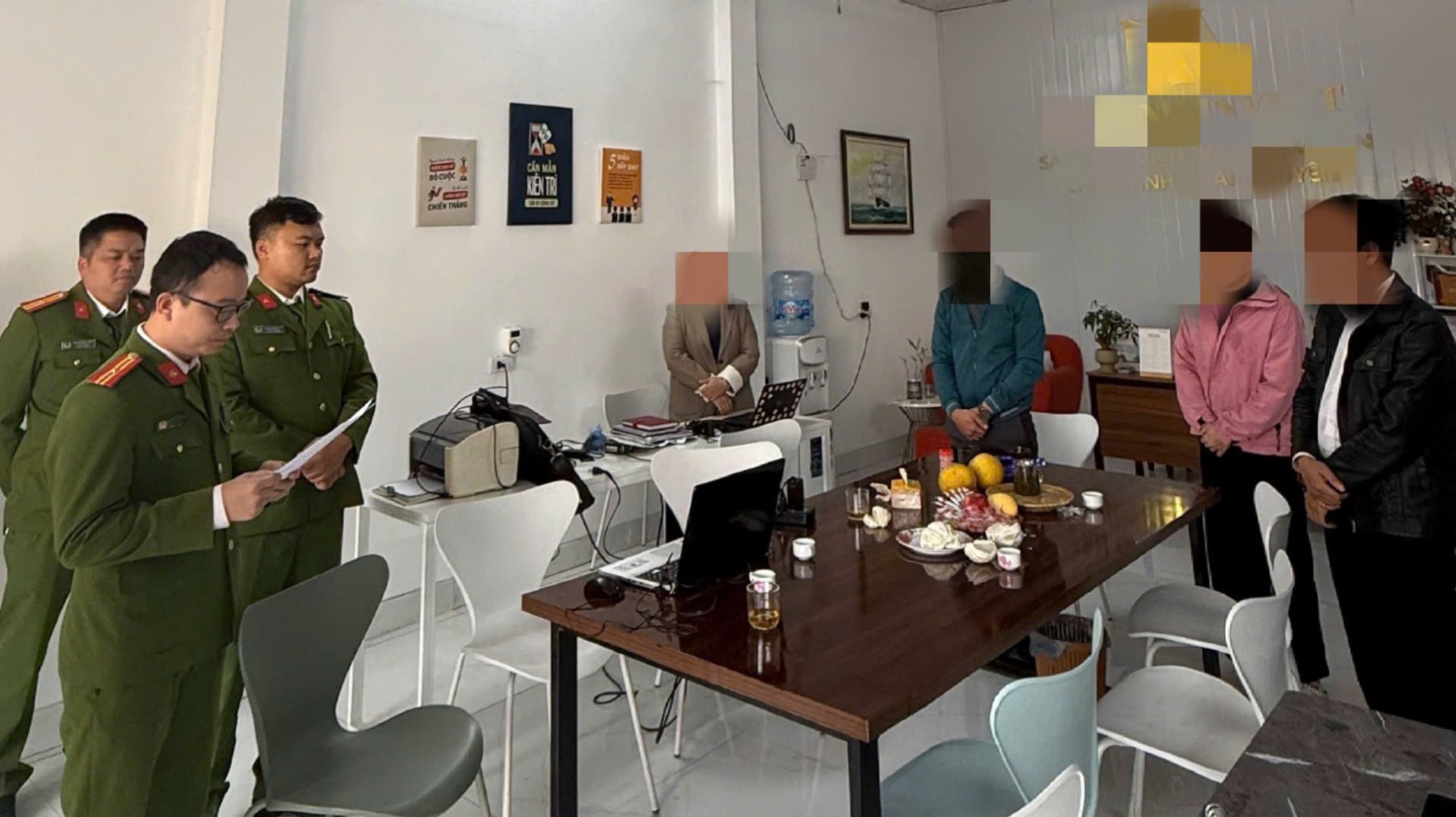  Khởi tố 3 người làm giả tài liệu đưa vào hồ sơ mua nhà ở xã hội- Ảnh 1.