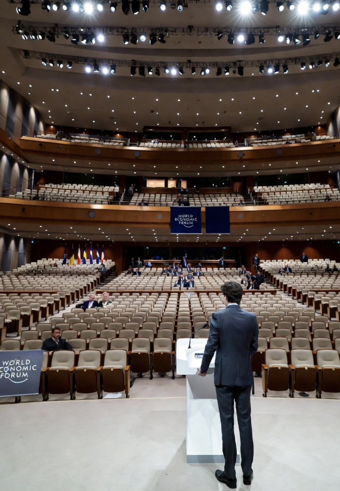 Diễn đàn kinh tế thế giới - Ảnh 1.